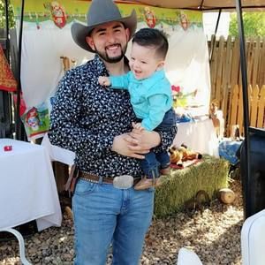 Meet your Posher, Andres